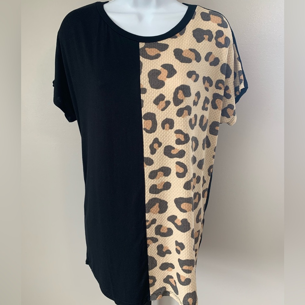 BomBom Black & Leopard Split-Front Women's Top